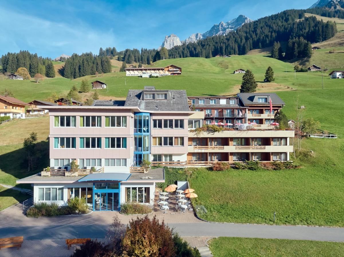 Ferien- Und Familienhotel Alpina 阿德尔博登 外观 照片