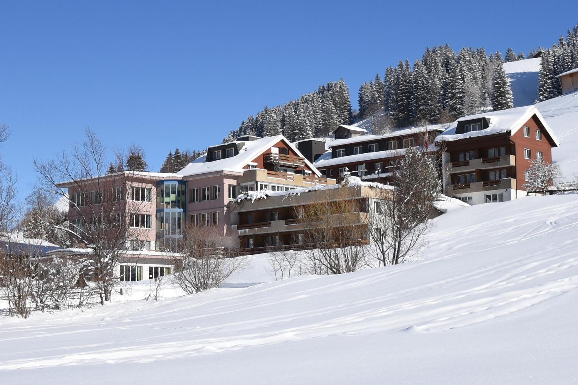 Ferien- Und Familienhotel Alpina 阿德尔博登 外观 照片